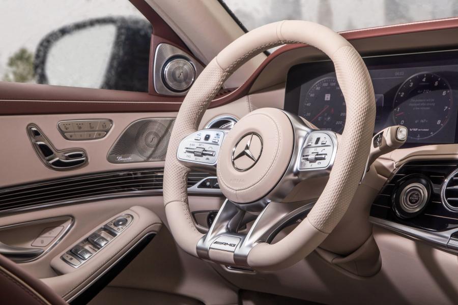 Детали интерьера Mercedes-AMG S65 Lang (V222) 2017 года  (NA) (фото 3 из 27)